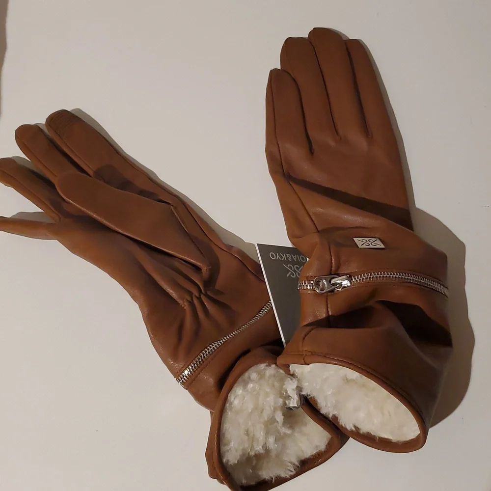 NWT Soia & Kyo Lambskin Demy Gloves, Color Hazel